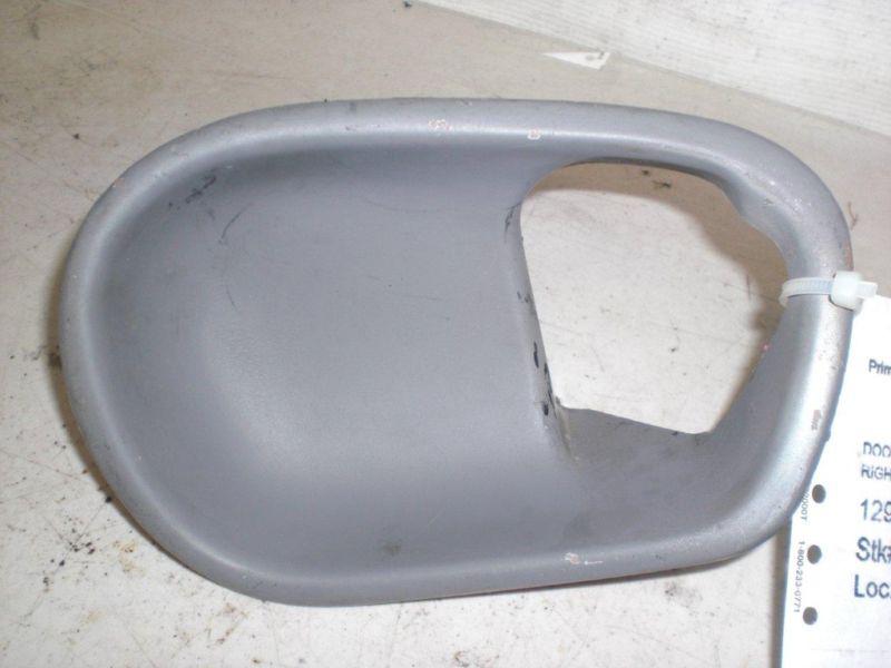 96 97 98 ford mustang right r. rh passenger interior door handle bezel trim pane