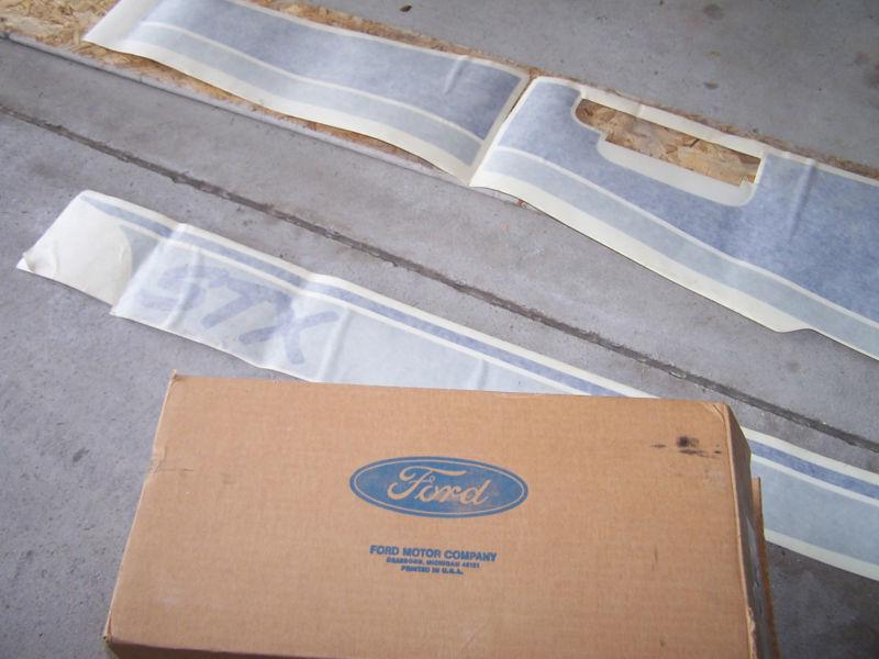 Ford ranger stx oem nos f37z-1320000-dg body stripe kit passenger side only