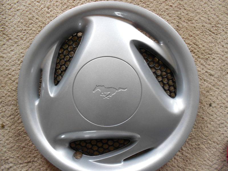 New ford mustang 15" hubcap factory genuine oem 1994-1998 94 95 96 97 98    