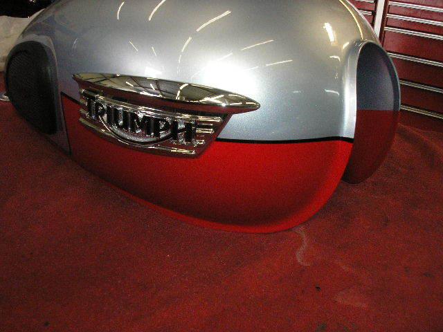 Triumph bonneville t100 thuruxton fuel tank  body kit complete 2014 color