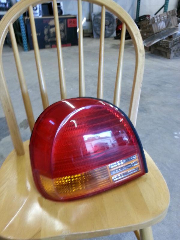 2001 hyundai sonata tail light , drivers side