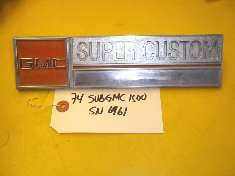 1974 74 gmc suburban super custom oem front left right fender emblem 327906