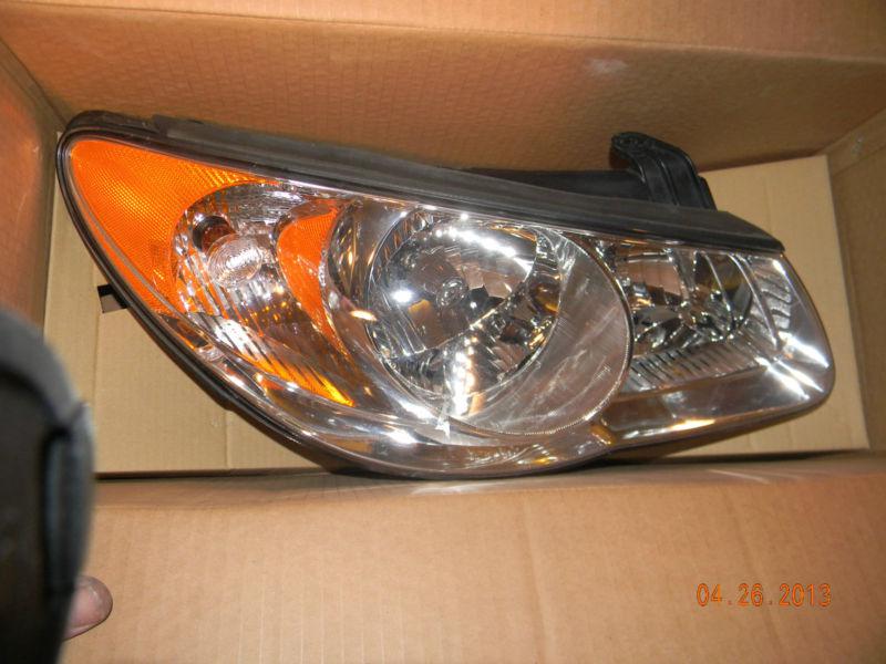 Hyundai elantra 2010 right head light, free shipping