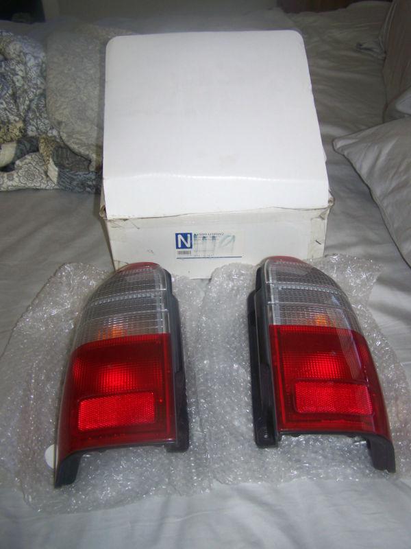 ~new 96-00 set of toyota 4runner left & right oem koito left tail lights~