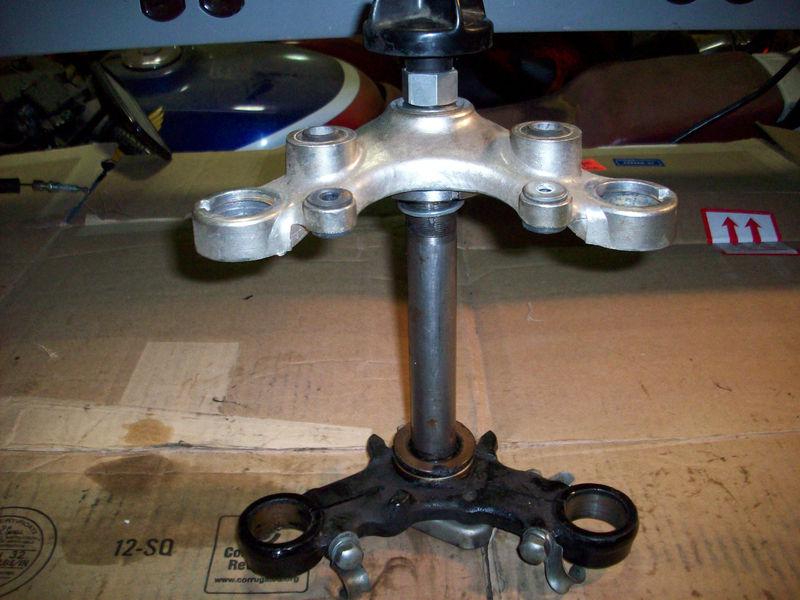 1970 suzuki t350 rebel ( mark 2 ) steering stem triple tree oem 