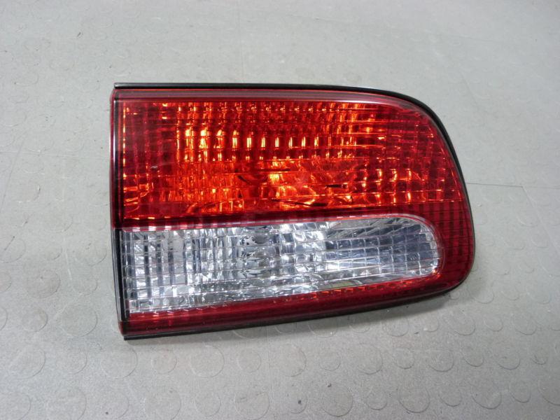 01 02 03 toyota sienna left driver lh inner hatch taillight tail light lamp