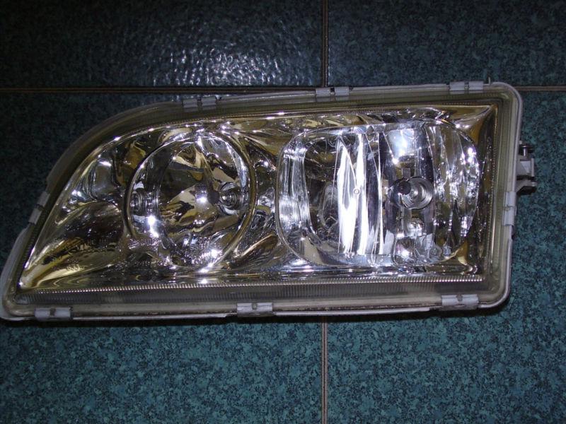 2000- 2004 volvo s40 head light right side