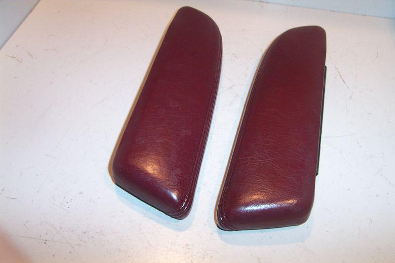 1995 lincoln town car pair of front door arm rests 95 94 93 92 91 90 dark red