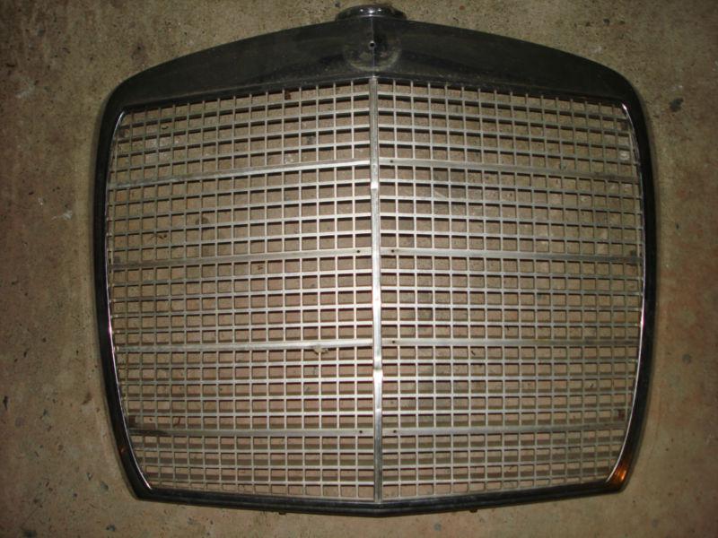 Mercedes benz 280 se grille