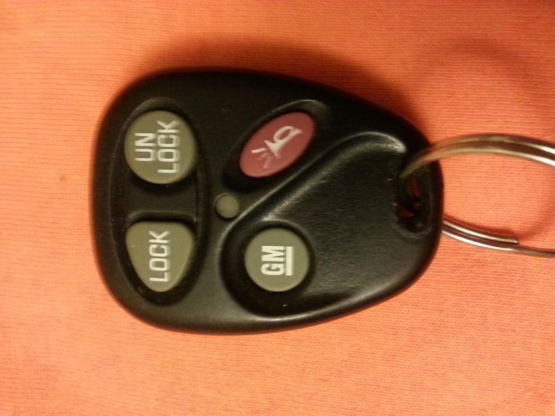 Great condition keyless 4 button remote entry ezsoemtx 12495653