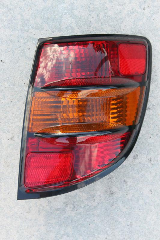 03-08 pontic vibe - tail light brake lamp passenger side right (rh) oem