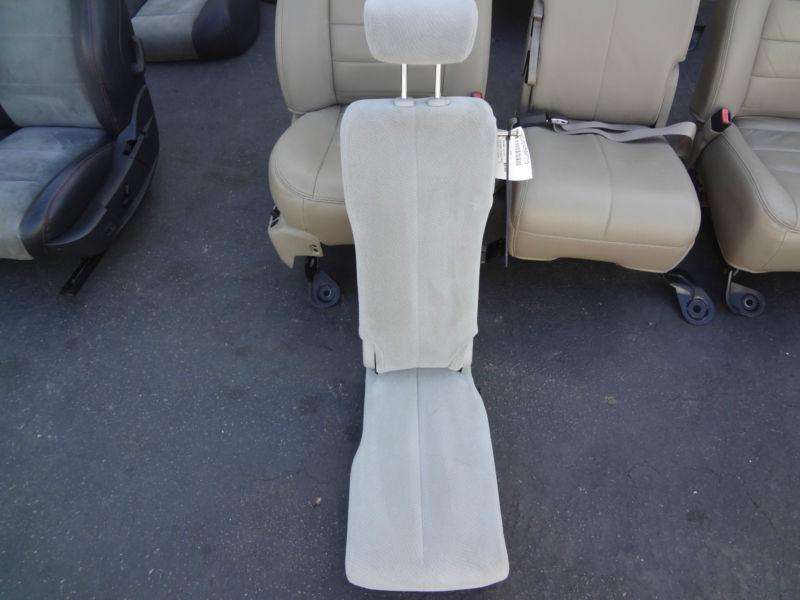 2011-2013 toyota sienna 2nd row center jump seat