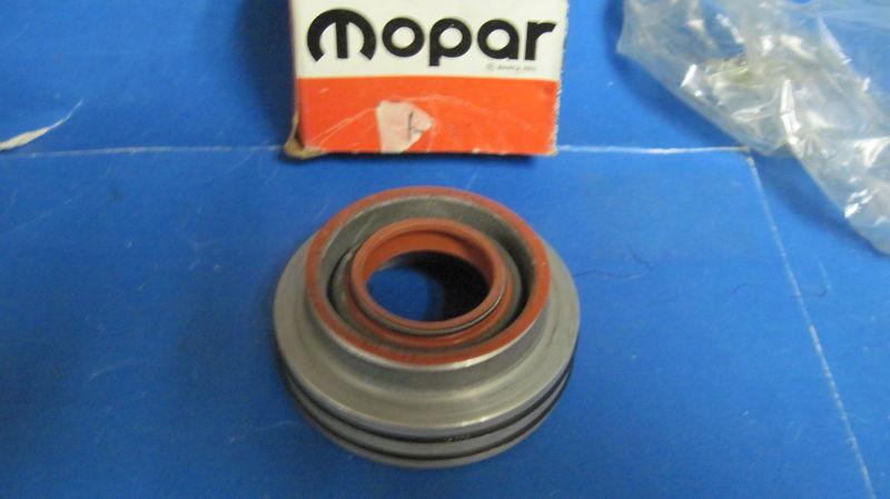 Mopar retainer/seal pkg.transfer shaft brg.74-80 truck,horizon,charger,tc3,024 