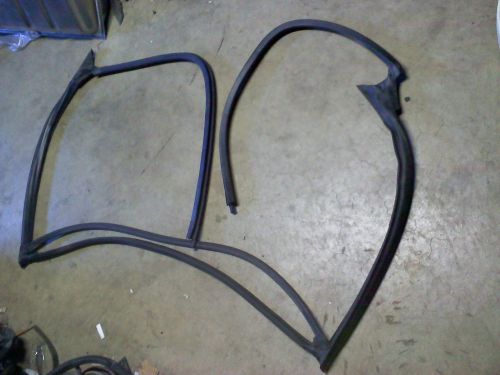 94-02 camaro trans am firebird convertible weatherstrip windshield header piece