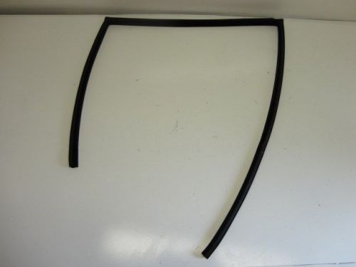 Volvo 940 left rear door glass rubber seal track window trim felt