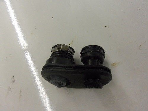 Johnson evinrude 35 hp j35oleca 3 cylinder exhaust grommet 436223