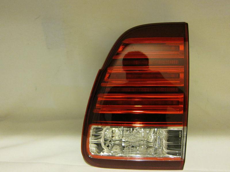 2006-2007 lexus lx470 used oem rh (passenger) tail light on trunk (lid)