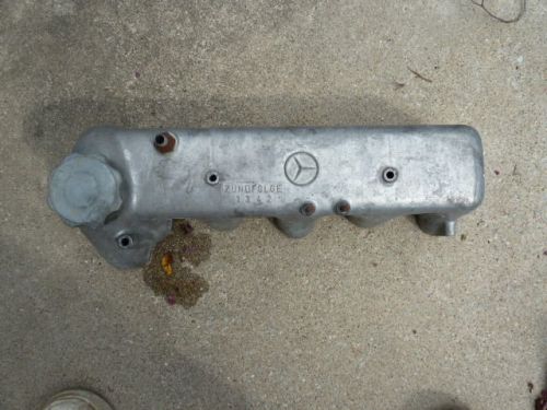 Mercedes om 621 valve cover, part # 621 016 11 05, w110.