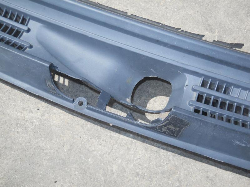 00 01 volvo s40 windshield cowl wiper cover panel 18539