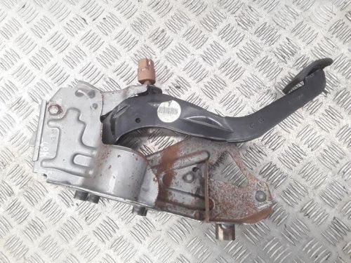 Nissan qashqai ii j11, j11 brake pedal 1048x11 2.00 petrol 106kw 2008 20730214-