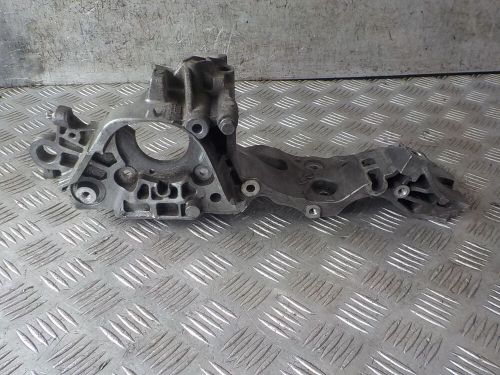 Volkswagen passat b8 1.6 tdi dcx alternator mounting bracket  04l903143d 2014-18