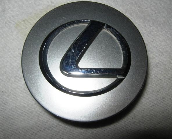 Oem lexus center cap ppe+ps silver w/ chrome emblem 2.5" across 2 1/2"