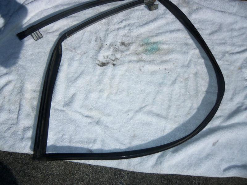 04 acura rsx rh window rail /w seal  r19041