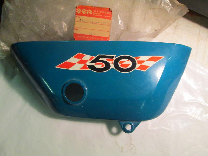 Suzuki ts50 nos oem r/h side cover with decal in blue 1971 p.n. 47111-26000-711