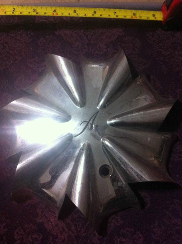 1 arelli wheels chrome center cap part# 10478  stock# 102