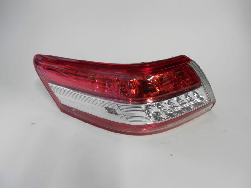 2010 2011 toyota camry oem left tail light nice!