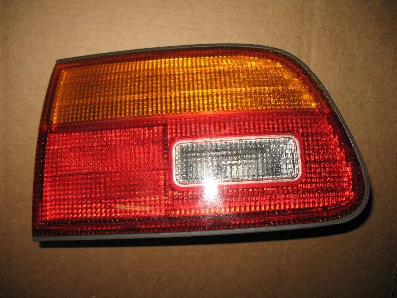 98 99 00 toyota sienna left driver side trunk tail light lamp 1998 1999 2000 oem