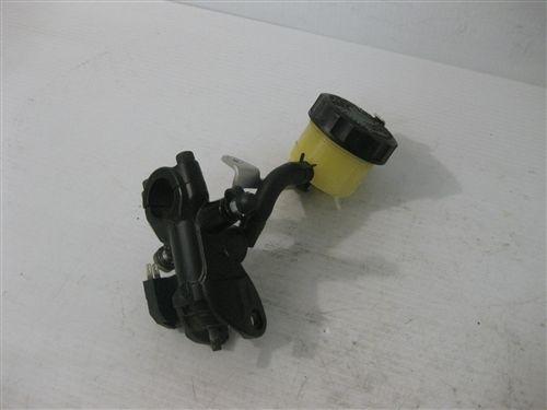 06-08 triumph daytona 675 front brake master cylinder reservoir