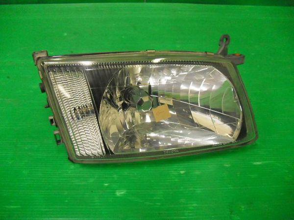 Toyota regius 1997 right head light assembled [0310800]