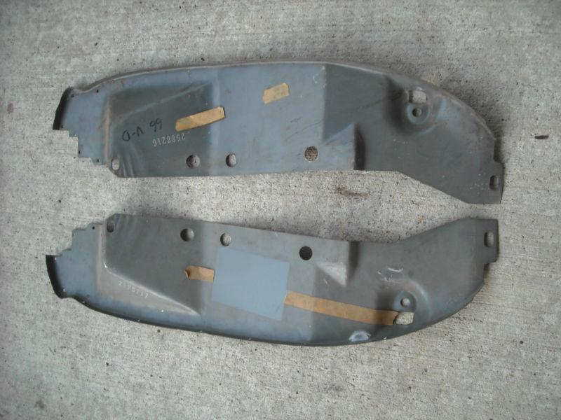 Mopar nos 1966 valaient fender splash shield, 2588216-7.