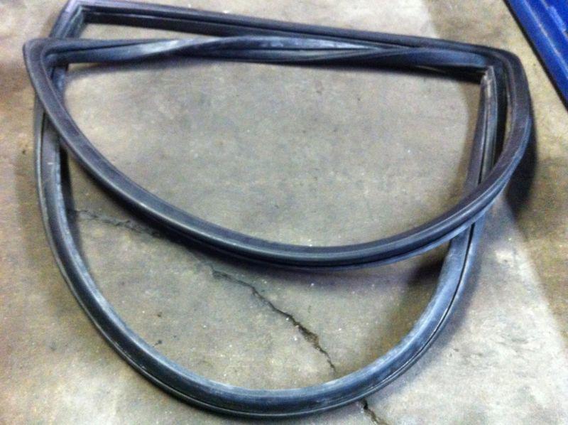 Vw 1987 mk2 16v scirocco windshield seal 