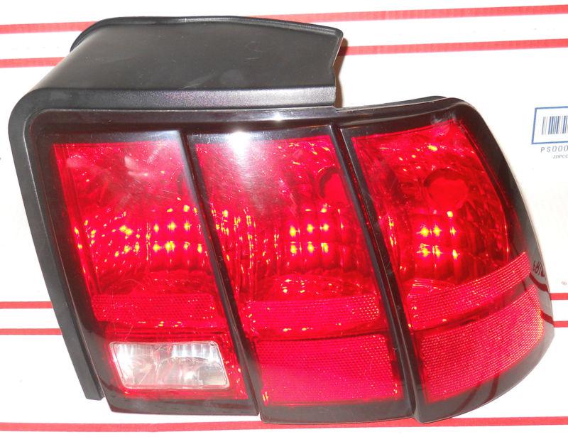 99 00 01 02 03 04 mustang rh passenger's side tail light taillight oem 1999-2004