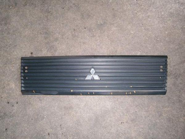 Mitsubishi minicab 2001 radiator grille [0410400]