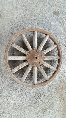 Wood spoke wheel, wooden rim, ford model t