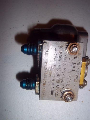 Aircraft pressure differential indicator