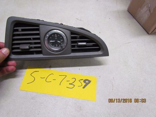 01-03 infiniti qx4 analog dash clock w/ air vent bezel