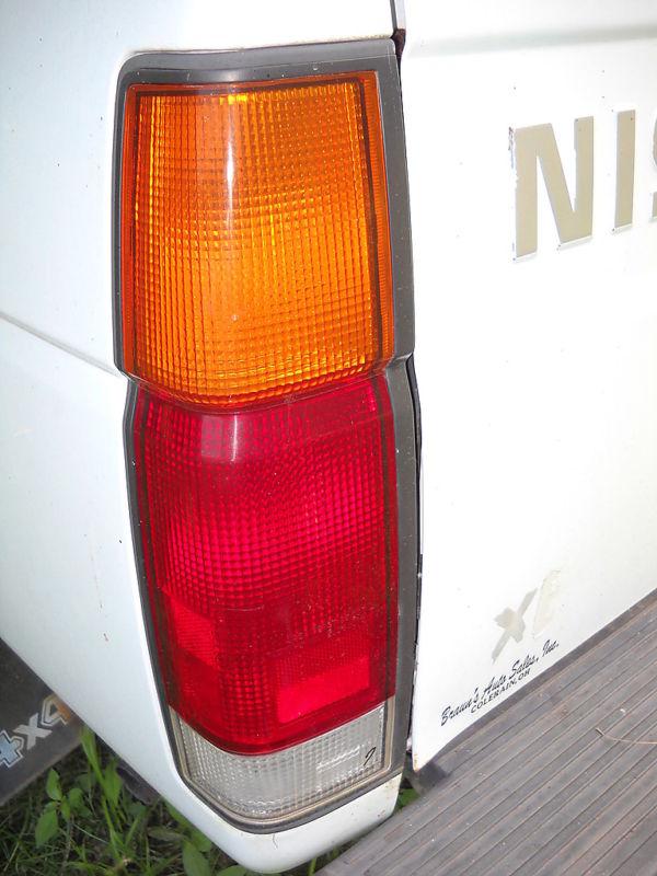 Tail light lamp nissan pick up truck lh 86-97 96 95 94 93 92 91 90 89 88 87