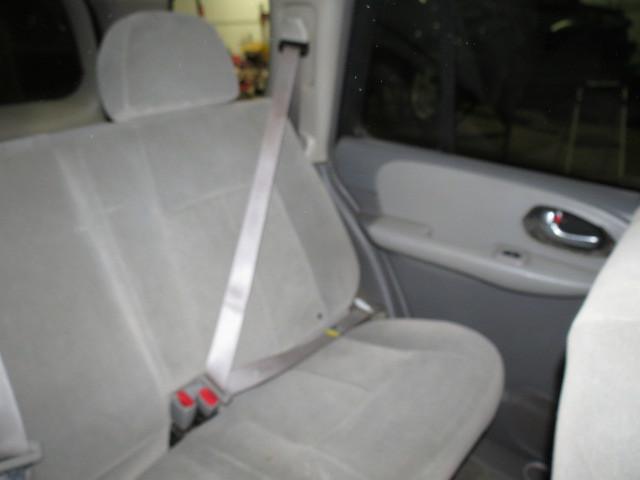 2005 chevy trailblazer rear seat belt & retractor only lh driver gray