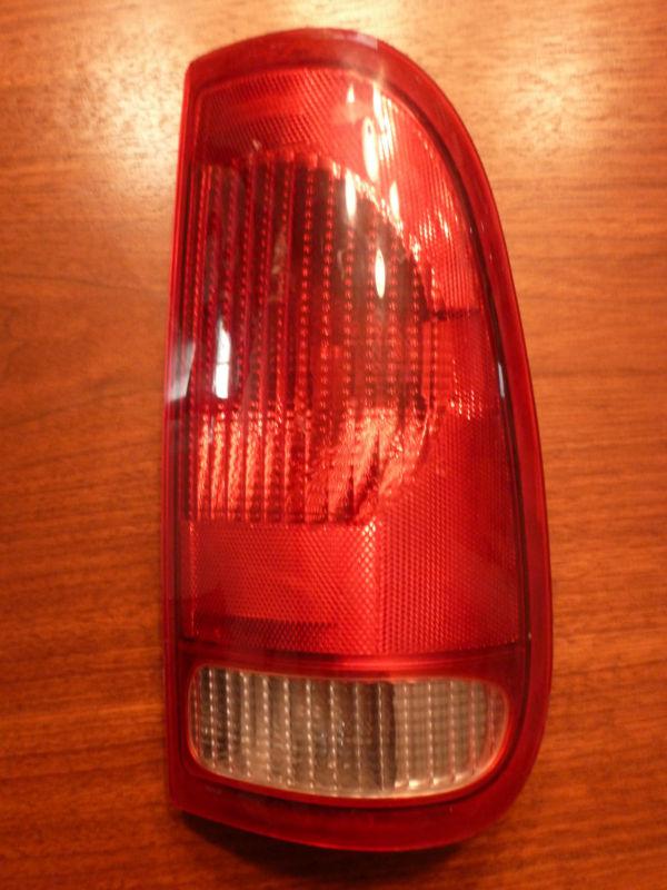'06 chevy suburban/tahoe left rear tail light complete assembly