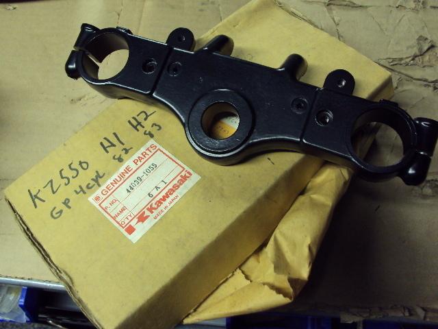 Fork holder upper top clamp  kz550 h1 h2 gpz550 gpz 550 44039-1055  kawasaki nos