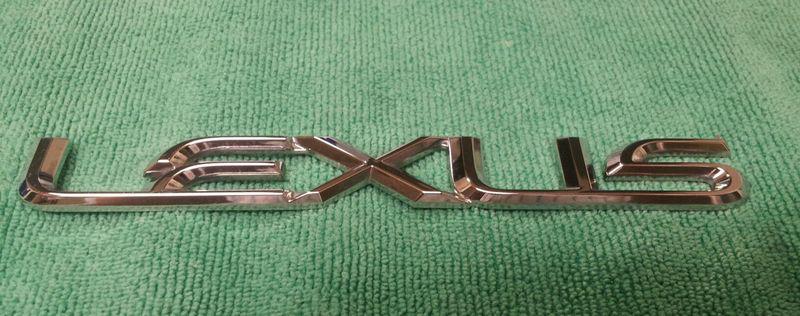 Lexus emblem trunk