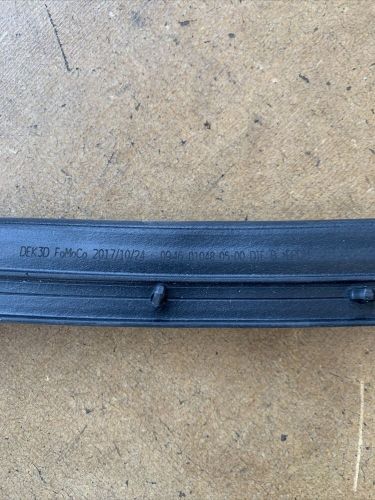 2019 2020 ford edge front weather-strip kt4z-16b990-a oem new