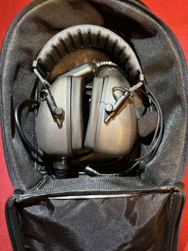 Aviation headphone light speed  qfr series with microphone works storage bag inc