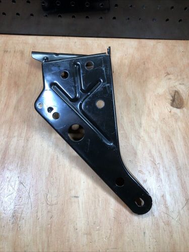 2014 -2023 oem harley davidson right batwing fairing support bracket 57000170