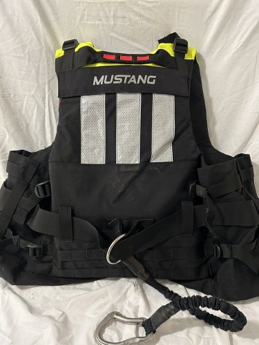 Mustang universal swift water rescue vest mrv150 with knife, whistle and tether