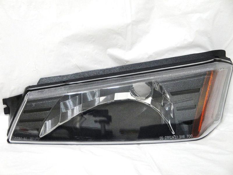 Chevy 02-06 avalance corner signal parking light lamp l h w/body cladding new